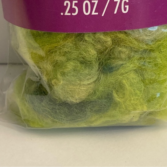 6 Dimensions FeltWorks 100% Wool Green Curly Roving 0.25oz Needle Felting Crafts - Picture 6 of 15